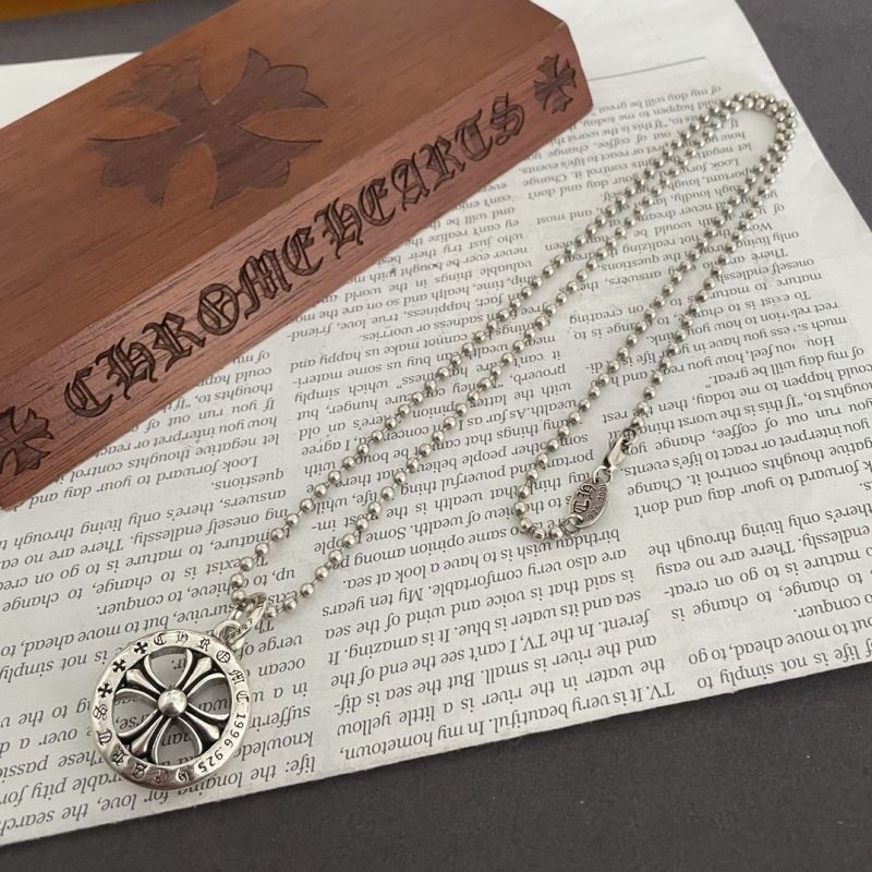 Ch*0me He**ts necklaces
